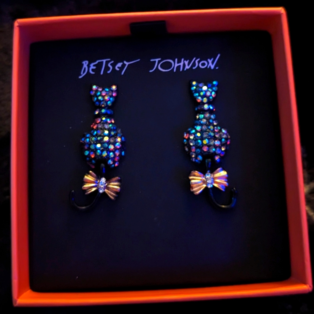 NWT Betsey Johnson pave crystal black cat stud earrings.